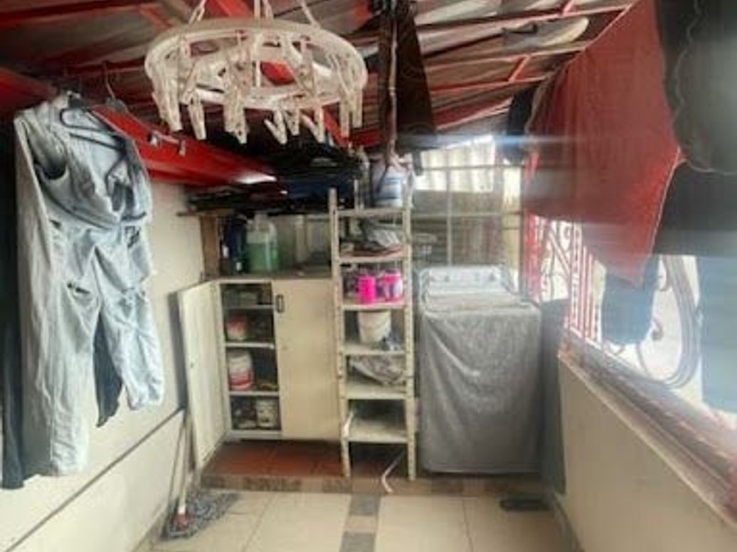 Casa de 14 alcobas en venta en La Giralda, Bogotá, 350 m² · foto 11 de 20