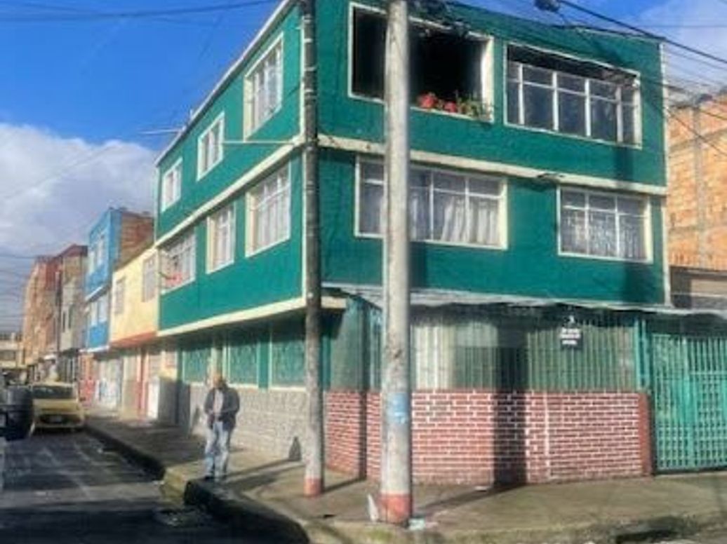 Casa de 14 alcobas en venta en La Giralda, Bogotá, 350 m² · foto 2 de 20
