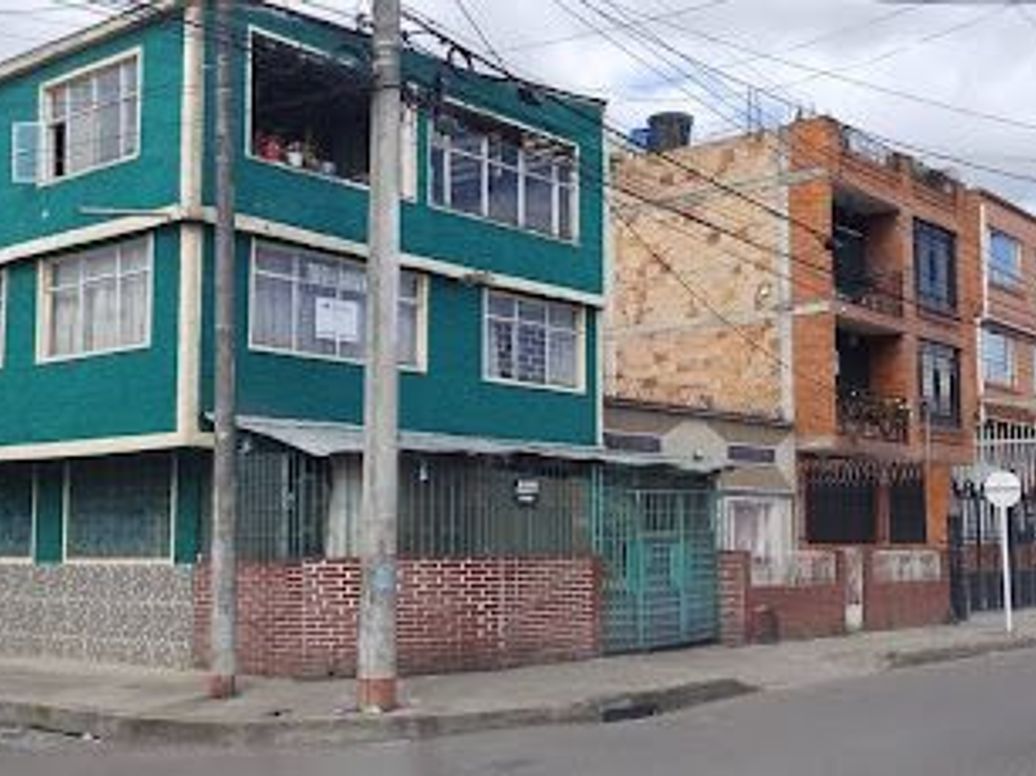 Casa de 14 alcobas en venta en La Giralda, Bogotá, 350 m² · foto 3 de 20
