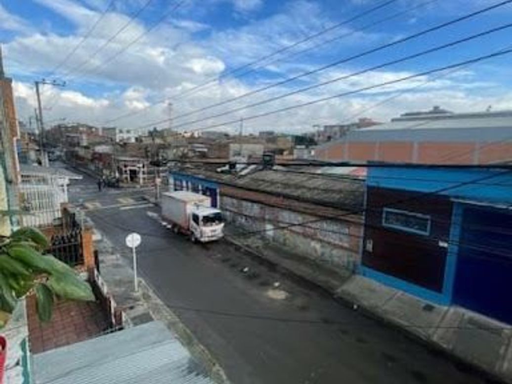 Casa de 14 alcobas en venta en La Giralda, Bogotá, 350 m² · foto 17 de 20
