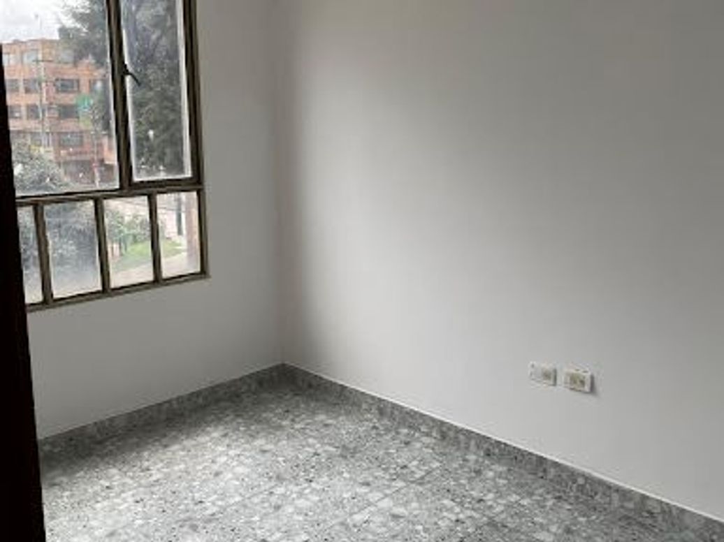 Casa de 6 alcobas en venta en Villa Amalia, Bogotá, 224 m² · foto 9 de 20