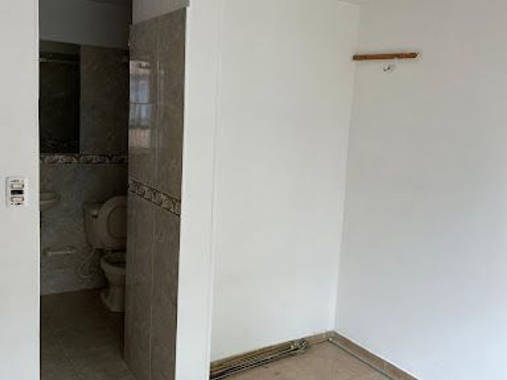 Casa de 6 alcobas en venta en Villa Amalia, Bogotá, 224 m² · foto 14 de 20