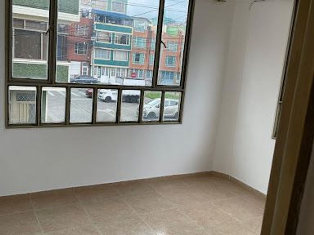 Casa de 6 alcobas en venta en Villa Amalia, Bogotá, 224 m² · foto 17 de 20