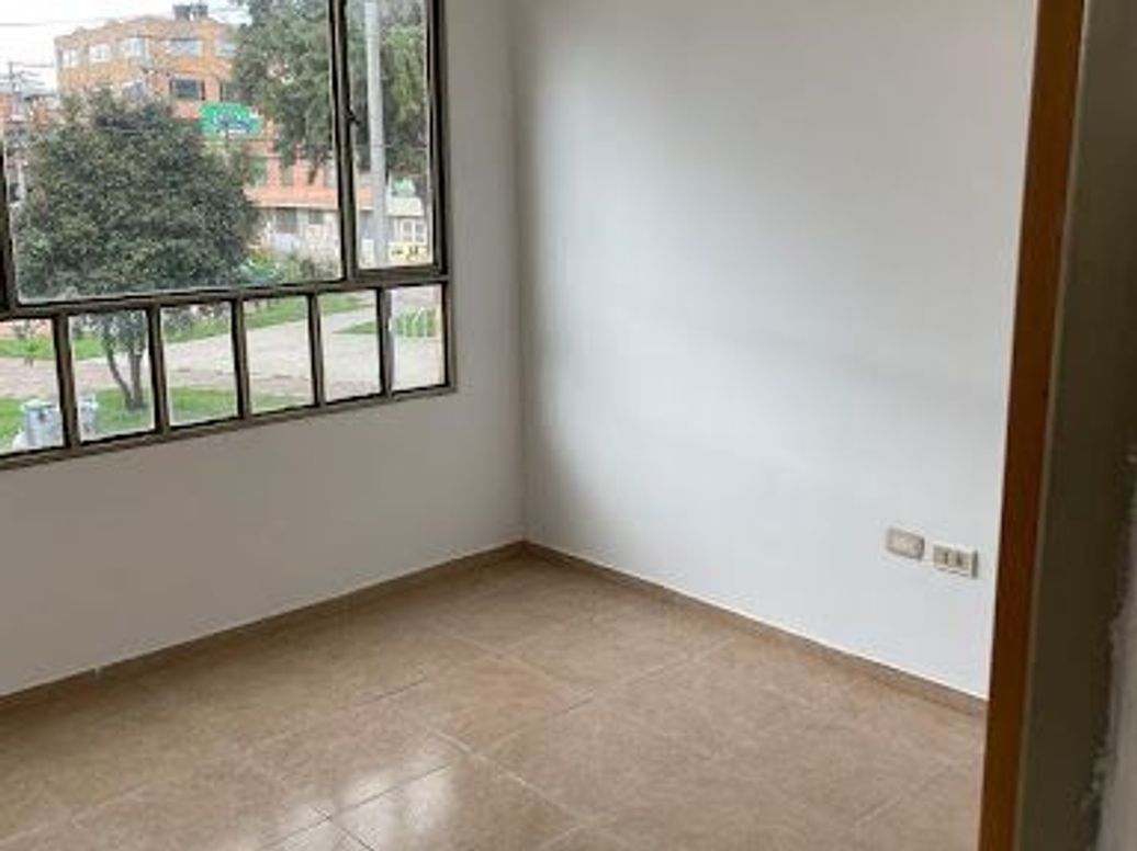 Casa de 6 alcobas en venta en Villa Amalia, Bogotá, 224 m² · foto 19 de 20