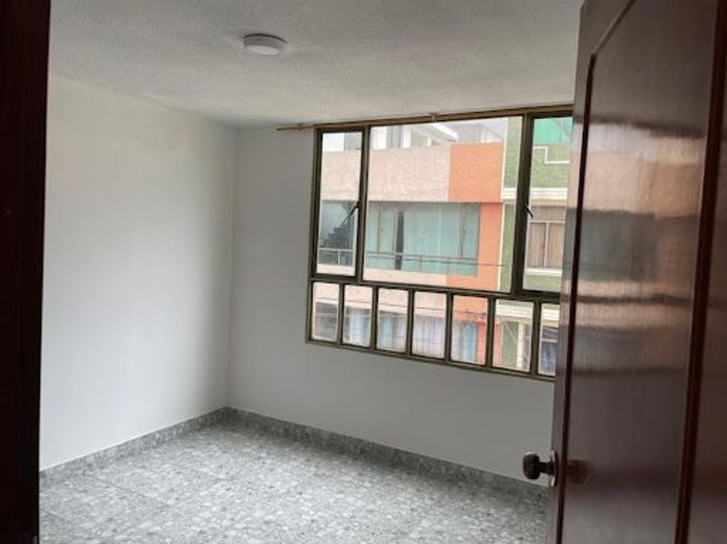 Casa de 6 alcobas en venta en Villa Amalia, Bogotá, 224 m² · foto 5 de 20