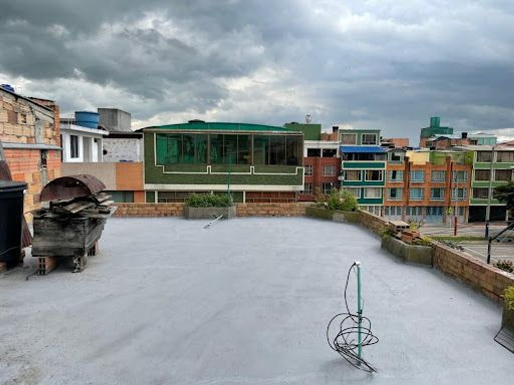 Casa de 6 alcobas en venta en Villa Amalia, Bogotá, 224 m² · foto 3 de 20