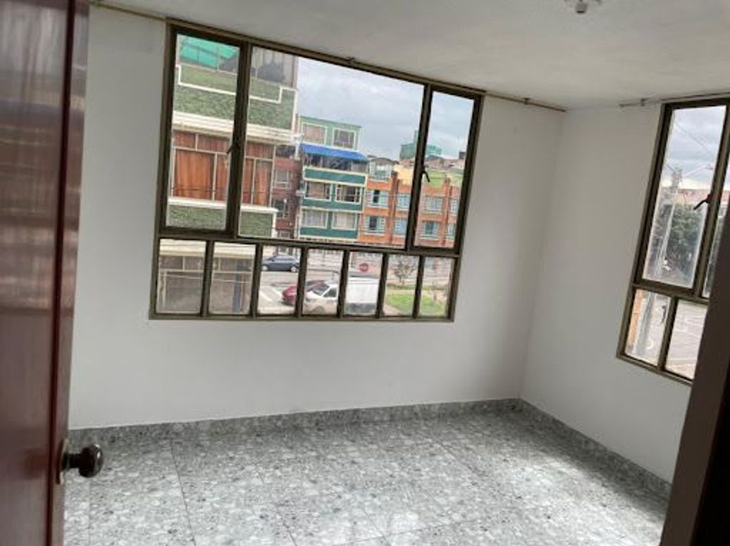 Casa de 6 alcobas en venta en Villa Amalia, Bogotá, 224 m² · foto 7 de 20