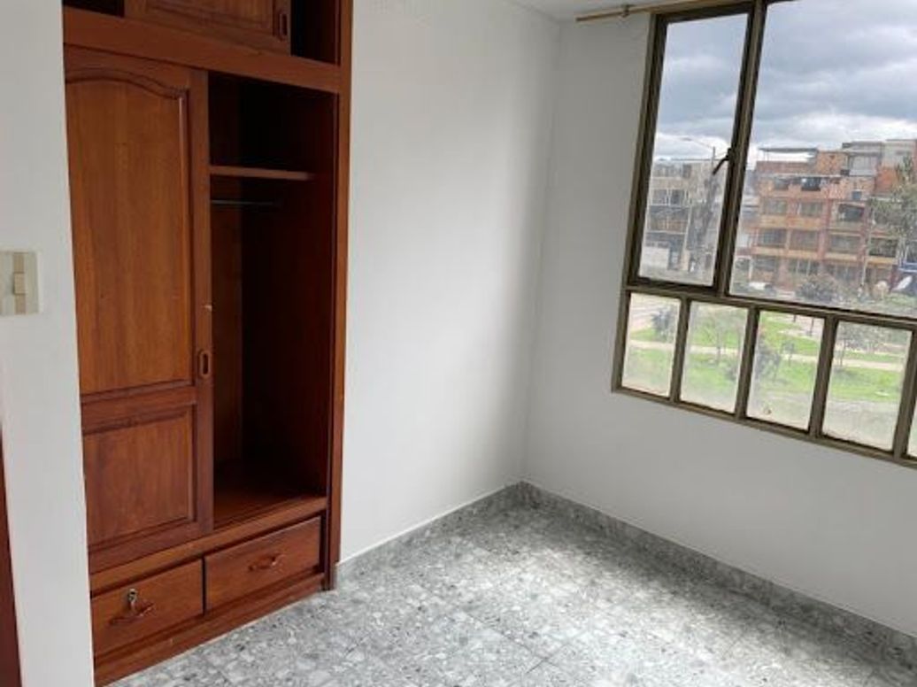 Casa de 6 alcobas en venta en Villa Amalia, Bogotá, 224 m² · foto 8 de 20