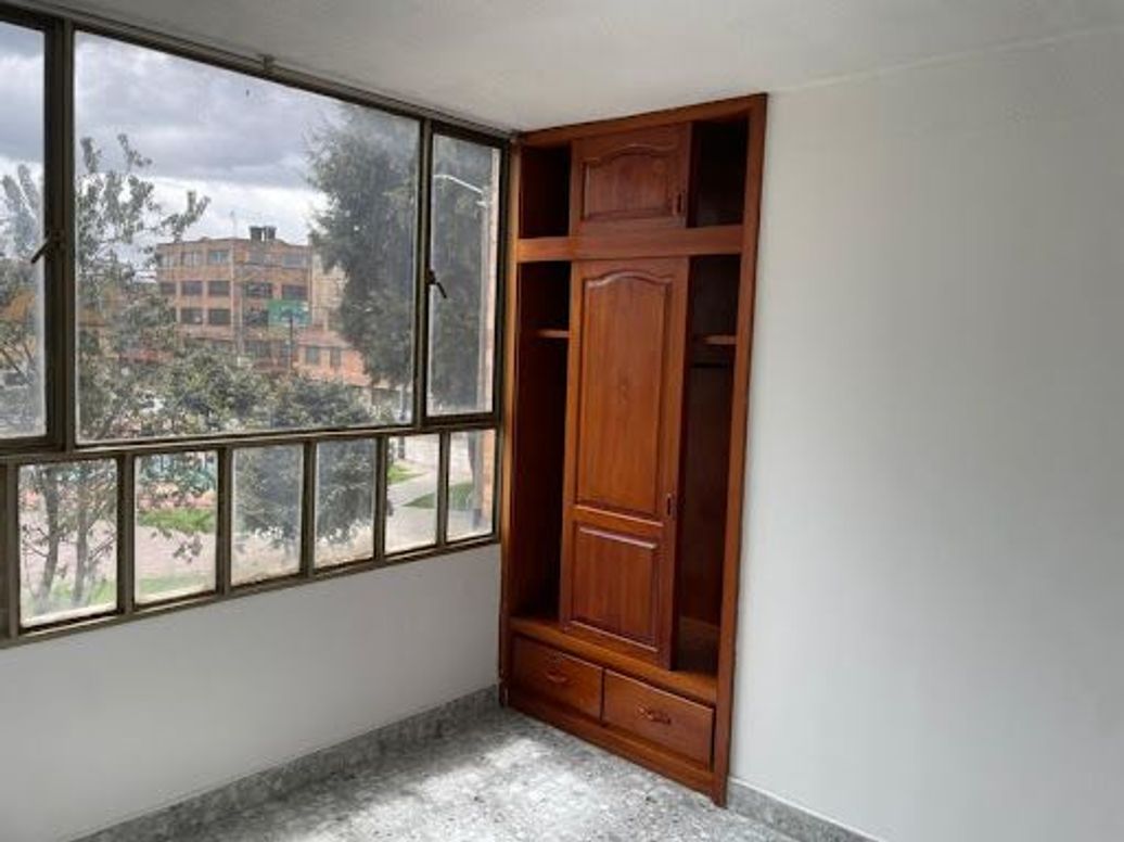 Casa de 6 alcobas en venta en Villa Amalia, Bogotá, 224 m² · foto 6 de 20