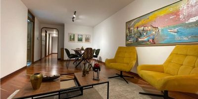 ? ¡Venta Apartamento en Palogrande, Manizales! | Mejores Apartamentos en la Ciudad

Si buscas un lugar moderno, exclusivo y bien ubicado, este apartamento en Palogrande es ideal para ti. Con acabados de alta calidad y tecnología de punta, ofrece la mejor combinación de confort y seguridad en una de las zonas más prestigiosas de Manizales.

? Espacios Amplios y Modernos: Este apartamento de 102 m² cuenta con 3 habitaciones, incluida la principal con balcón, 2 baños y una habitación de servicio. Los pisos en madera algarrobo y los acabados de lujo brindan una sensación de elegancia en cada rincón.

?️ Seguridad de Última Generación: El apartamento tiene acceso mediante reconocimiento facial, y el edificio cuenta con vigilancia de 11 AM a 6 PM, asegurando la privacidad y protección de los residentes.

?️ Cocina Integral y Comodidades: La cocina integral está equipada con todo lo necesario, además de una zona de lavandería y un comedor auxiliar. Ideal para quienes buscan practicidad sin perder estilo.

? Estacionamiento y Zonas Sociales: El apartamento incluye un garaje cubierto y el edificio cuenta con ascensor para mayor comodidad. Además, puedes disfrutar de una hermosa terraza y portería.

? Ubicación Privilegiada: Situado en Palogrande, uno de los barrios más exclusivos de la ciudad, estarás cerca de centros comerciales, universidades y con fácil acceso a transporte público.

No pierdas la oportunidad de vivir en un apartamento de lujo en Palogrande, Manizales. ¡Contáctanos para más información o para agendar una visita!


 
