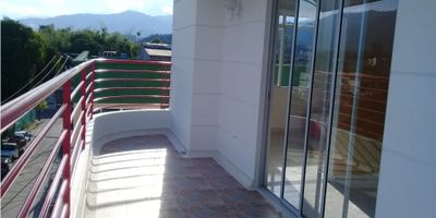 Descubre este impresionante EDIFICIO EN VENTA CON RENTA MENSUAL DE $7.200.000 SECTOR AMBALA EN IBAGUE ubicado en una zona comercial y de alta demanda el mismo se encuentra dividio en: 

Todos los apartamentos se encuentran alquilados en el momento.

Primer piso: Local comercial, apartaestudio con sala comedor, cocina, un baño, una alcoba, zona de ropas 

Segundo piso: tres apartaestudios cada uno con sala comedor, un baño, una alcoba, cocina y zona de ropas 

Tercer piso: tres apartaestudios cada uno con sala comedor, un baño, una alcoba, cocina y zona de ropas 

Cuarto piso: 1 apartaestudio con sala comedor, cocina, un baño, una alcoba, zona de ropas 

Cada apartaestudio esta  diseñado para maximizar el espacio y la funcionalidad, ideal tanto para inversionistas como para quienes buscan una propiedad rentable y de fácil mantenimiento.

Ademas su ubicacion es ideal a 5 minutos de la univeraidad de ibague, cerca a centro comercial la estacion, a su alrededor panaderias, restaurantes, bares, locales de ropa entre otros, varias vias de acceso y variedad de rutas de transporte publico

Este edificio es una oportunidad única de inversión con altos ingresos ¡No pierdas la oportunidad de ser propietario de una joya en el corazón de la ciudad!
