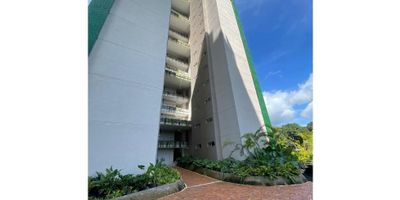 ESPECTACULAR APARTAMENTO EN VENTA EN EL CONJUNTO BOSQUE SERENO SECTOR APARCO EN IBAGUÉ Este increible inmueble de 71 m2 divididos en 3 habitaciones todas con amplios closeth , 2 baños uno en la habitacion principal con modernos y delicados acabados, cocina intregral con barra lo que le da un toque de modernidad, cajones ideales para despensa, estufa empotrada, horno microhondas, zona de lavado con alberca moderna, calentador y ventana amplia, sala comedor con un balcon extenso con una vista natural increible.

Tambien cuenta con parquedero propio techado para un vehiculo, dentro de las amenidades del conjunto es de resaltar sus amplias zonas verdes ideal para respirar aire puro y gran corriente de ventilacion. Cuenta con gimnasio, cancha de futbol,baloncesto, piscina, elegante porteria con seguridad 24 hr  

Idela para generar ingresos con renta o para convertirlo en tu hogar ideal no lo pienses mas y agendemos una cita para que conozcas el inmueble de tus sueños.
