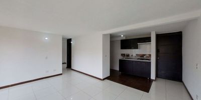 Apartamento en venta de 72m2, con vista exterior, ubicado en un 3avo piso , acceso por ascensor, parqueadero comunal. Consta de 3 habitaciones, 2 baños, sala comedor, estudio, balcón, cocina integral y zona de lavandería. tiene piso cerámico en todas sus zonas. El conjunto cuenta con salón social, parque infantil, zonas verdes, cancha multiple y vigilancia privada las 24 horas. Cerca a centro comercial Megacity; cerca a almacenes de cadena Exito, Ara, y Colsubsidio; cerca a colegio La Salle y Colegio Douglas Brown; cerca a universidad Politécnico Grancolombiano; Vías de acceso por transversal 22 y calle 9.

8125621
