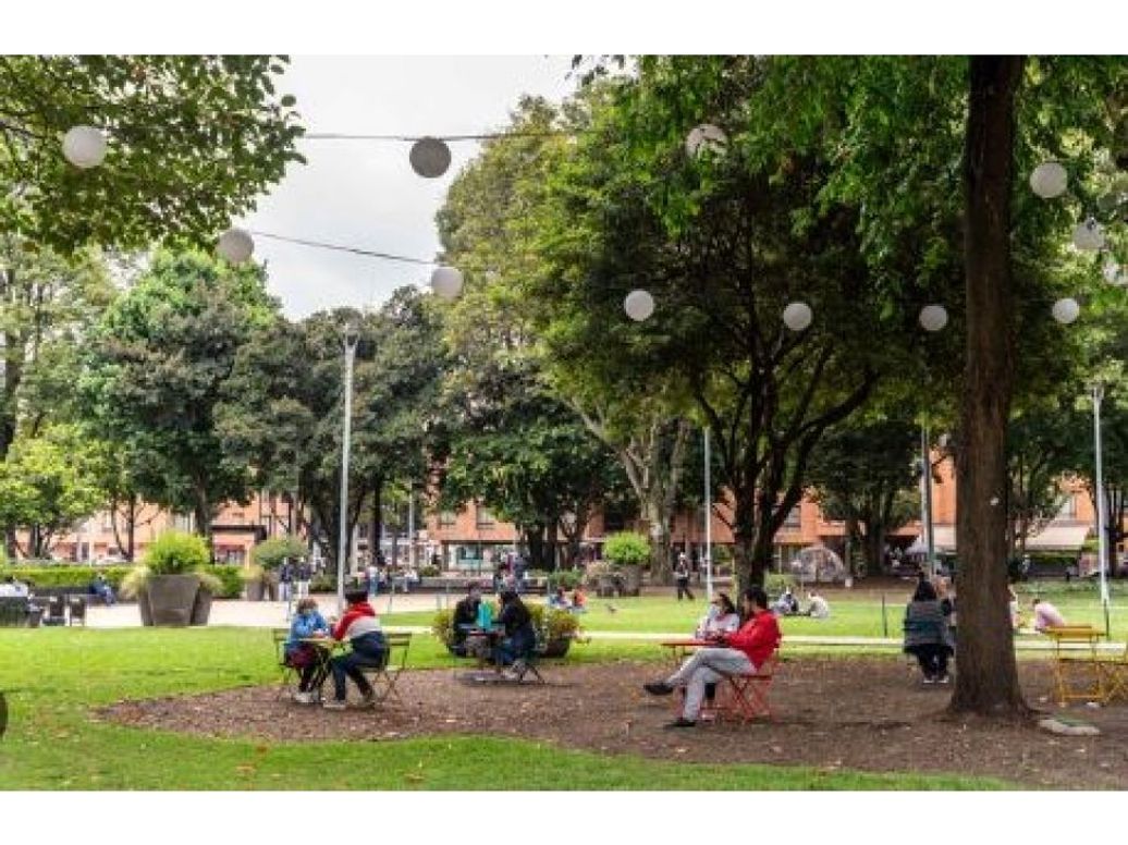 Apartamento de 4 alcobas en venta en Chico, Bogotá, 291 m² · foto 5 de 6