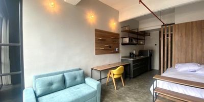 Apartamento tipo suites en venta en El Lago, Antiguo Country  de 23m2 a 29m2. 100% Dotados. Oportunidad de inversión enfocado a un mercado de estudiantes, profesionales independientes y extranjeros que buscan lugares para cortas y largas estadías. Espacios de coliving, diseños modernos, excelentes amenidades: lounge, coworking, gym, cocina y lavandería comunal. Todo un desarrollo que se adapta al estilo de vida de las nuevas generaciones. Zona de alta valorización y renovación urbana, cerca a sector residencial, universitario, comercial y hospitalario. Operado por Casa Campus, alta rentabilidad. Separa el tuyo!