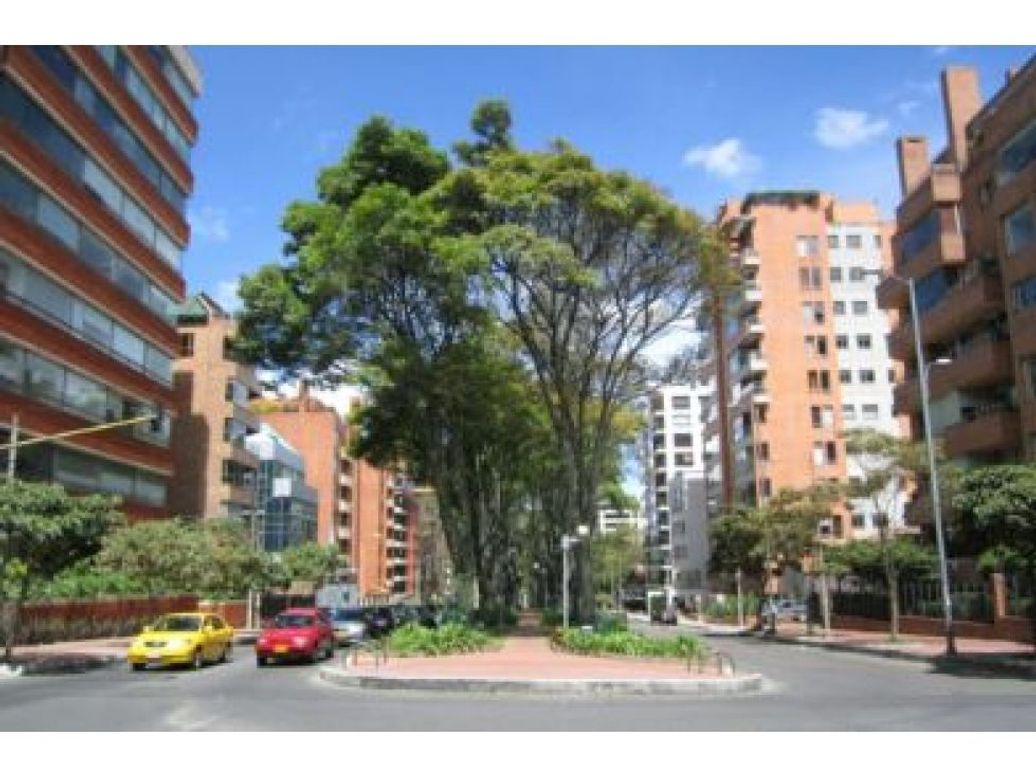 Apartamento de 4 alcobas en venta en Chico, Bogotá, 327 m² · foto 2 de 6