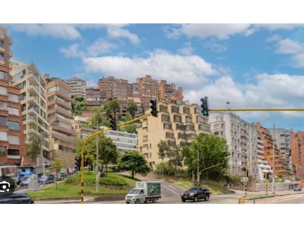 Apartamento de 4 alcobas en venta en Chico, Bogotá, 327 m² · foto 3 de 6