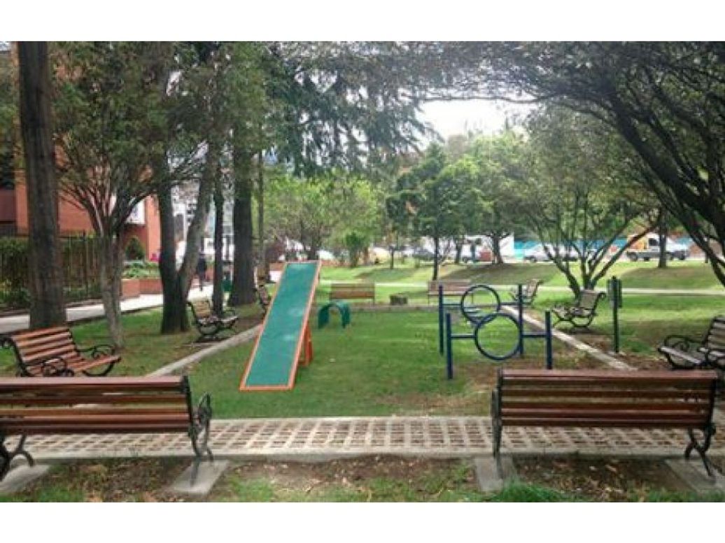 Apartamento de 4 alcobas en venta en Chico, Bogotá, 327 m² · foto 5 de 6