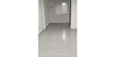 BRANDO Y CIA te ofrece para Venta Hermoso Apartamento de 140 metros cuadrados completamente remodelado, con 4 habitaciones (principal con baño), 2 baños, cocina integral con barra americana, terraza, sala y comedor, pisos en cerámica, cielo raso en PVC, ventanas en aluminio, tubería lista para instalar calentador de agua, citófono virtual, amplios y cómodos espacios, a media cuadra del parque principal, cerca a supermercados y rutas de transporte público.

CONTÁCTANOS!