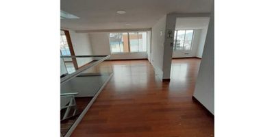 BRANDO Y CIA te ofrece excelente casa con rentas, 576 mts, distribuidos en 2 apar cada uno de 3 alcobas, 3 baños, cocina integral, 1 apar de 2 alcobas, 2 baños, cocina integral, 1 casa comercial de 3 oficinas,  3 baños, salón grande, garaje cubierto para 3 carros, excelente iluminación y ubicación, cerca de colegios, universidades, supermercados, etc, contáctenos