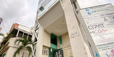 Local en Venta, Bucaramanga, Edif. Central Park Cabecera. Área construida: 36.17 mts, 1 baño, Código inmobiliaria: 34093, para mayor información y revisar toda nuestra oferta visita nuestra pagina web: estebanrios.com o comuníquese a nuestro PBX: (607) 635 2877