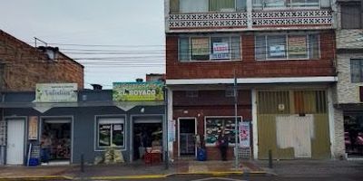 Lote con edificación en el barrio  Venecia Muzu, conformado en el primer piso con local comercial de cuatro mts x  ocho mts, con baño y altillo para ubicar mercancía seguidamente un garaje o bodega de altura de cuatro mts por veinte de fondo con capacidad para  cuatro vehículos, con baño y área de almacenamiento en draibol. En el segundo piso parte posterior dos habitaciones, sala comedor cocina y baño parte del frente dos habitaciones, cocina y baño. En el tercer piso dos habitaciones, baño y cocina.  En el cuarto piso una habitación de cuatro mts x seis, cincuenta mts. Cuenta con amplias vías de acceso, cerca a la autopista sur y paradero de SITP frente a la casa.