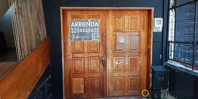 Local en arriendo en Envigado, perfecto para tu negocio, cuenta con 30 mts, cocineta sencilla, campana para extractor ideal para restaurante, un espacio con techo donde puedes ubicar mesas para la comodidad de tus clientes. Ubicado en una zona muy comercial, residencial, zona tranquila y cómoda donde puedes desarrollar la idea de un buen restaurante.