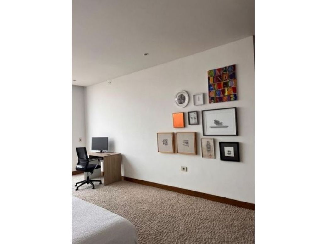 Apartamento de 3 alcobas en venta en Los Rosales, Bogotá, 242 m² · foto 8 de 16