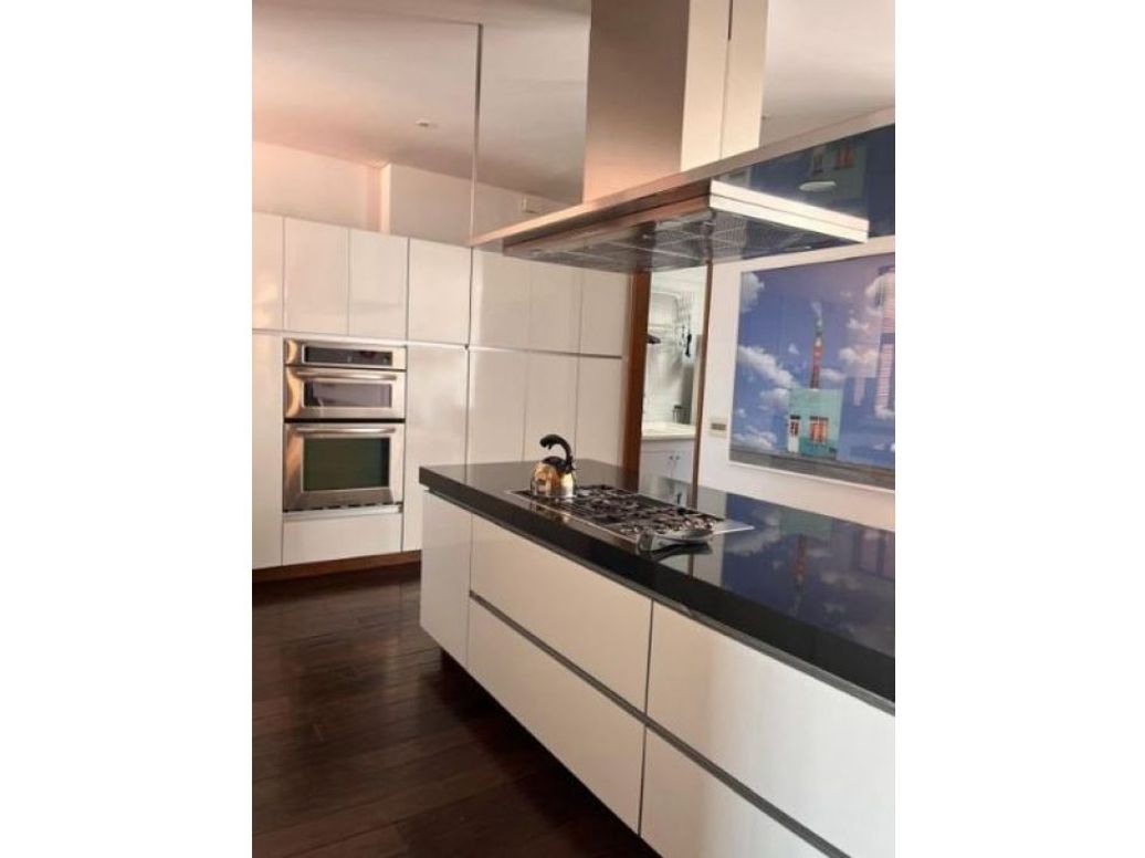 Apartamento de 3 alcobas en venta en Los Rosales, Bogotá, 242 m² · foto 9 de 16