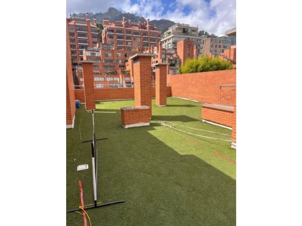 Apartamento de 3 alcobas en venta en Los Rosales, Bogotá, 242 m² · foto 16 de 16