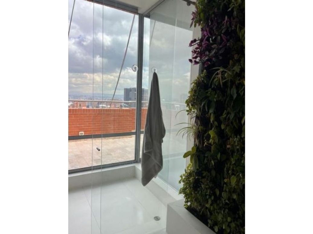 Apartamento de 3 alcobas en venta en Los Rosales, Bogotá, 242 m² · foto 13 de 16