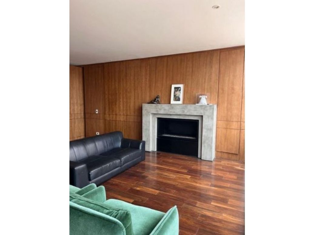 Apartamento de 3 alcobas en venta en Los Rosales, Bogotá, 242 m² · foto 2 de 16