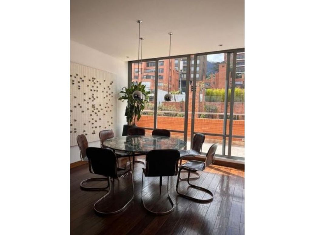 Apartamento de 3 alcobas en venta en Los Rosales, Bogotá, 242 m² · foto 4 de 16