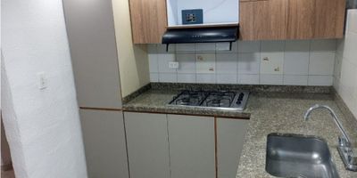 INMOBILIARIA JNQ te afrece  hermoso apartamento  para venta Sector Villacarmenza primer piso, amplio e iluminado consta de dos habitaciones con closet, un baño, salacomedor, cocina semintegral,  gas natural,   zona de ropas, calentador, pisos en ceramica, El Edificio cuenta con citofono.

Excelente ubicación zona residencial, Cerca a parques, hospitales, colegios, supermercado y transporte publico. 

INFORMES:3127770350       3167421653      8830190
