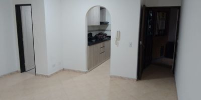 Segundo piso interno, sala comedor, 2 alcobas con puerta, 2 closet cocina integral, red de gas, 1 baño cabinado, zona de ropa, citofono, instalación para lavadora

