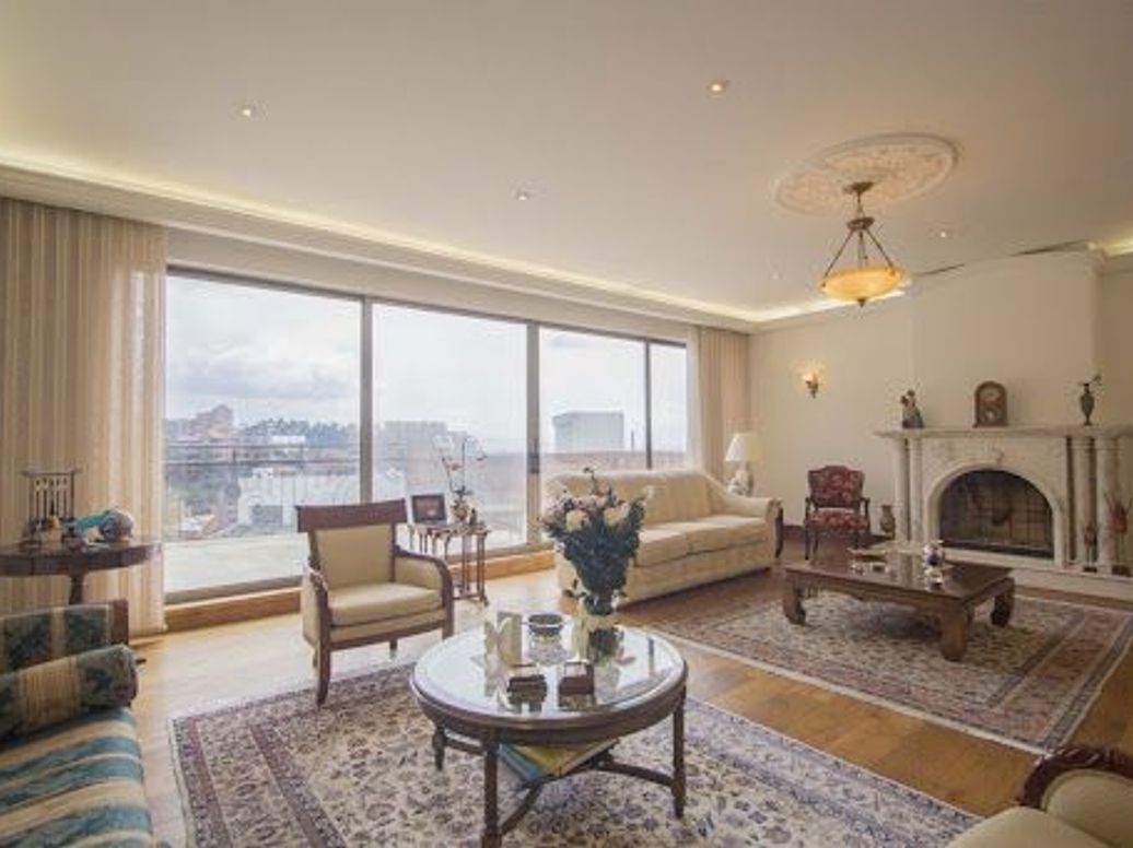 Apartamento de 3 alcobas en venta en Los Rosales, Bogotá, 385 m² · foto 3 de 20