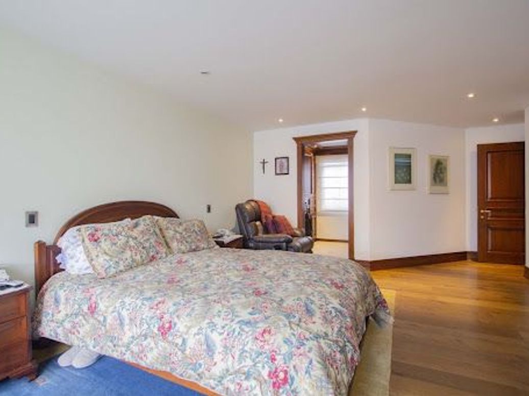 Apartamento de 3 alcobas en venta en Los Rosales, Bogotá, 385 m² · foto 19 de 20