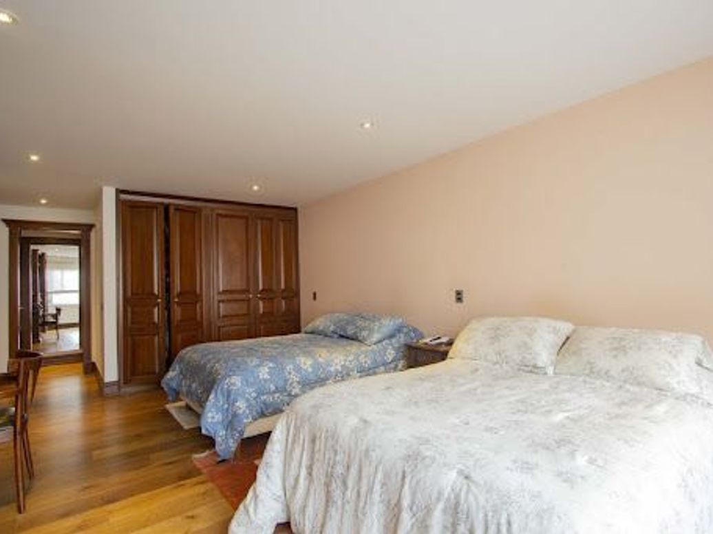 Apartamento de 3 alcobas en venta en Los Rosales, Bogotá, 385 m² · foto 17 de 20