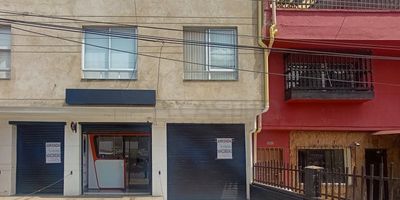 Local comercial primer piso ubicado en el sector Niquía, nos ofrece una área de 20 metros aproximadamente, 1 baño, y piso en cerámica, ideal para papelería, almacén de ropa.
Los datos de los inmuebles promocionados en la página web están sujetos a cambio y verificación de disponibilidad.