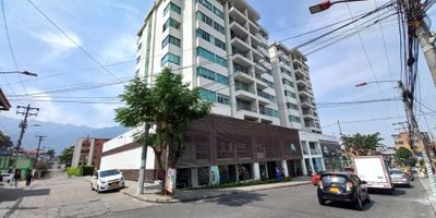 Apartamento en venta conjunto cerrado ubicado sobre Pedro Tafur, en el sector encontramos: Droguerías, Ferreterías, Restaurantes, Supermercados Makro, D1, Éxito de la 80, Homecenter, transitan las siguientes rutas: 43, 18, 14, 90 cómodas vías de acceso. El inmueble se encuentra distribuido: Sala comedor, tres habitaciones con closet, la principal con baño, cocina integral, zona de ropas, baño, parqueadero cubierto, deposito. El conjunto cuenta: Gimnasio, sauna, piscina, baños, salón social, vigilancia 24 horas. El valor de la administracion $333.200