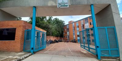 Apartamento en venta para estrenar, ubicado en el conjunto Habitad de Ocobos, en el sector encontramos: Supermercado Ara, Fruver, Restaurantes, Almacenes de ropa, Droguerías y Panaderías; por el Sector transitan las siguientes rutas: 11, 21, 22, 82, 90, cómodas vías de acceso. El inmueble se encuentra distribuido: Sala Comedor, dos habitaciones con closet, la principal con baño, cocina semi integral, baño. El conjunto cuenta: Zona de ejercicio, Bbq, piscina adultos y niños, salón social, baños,  gimnasio, vigilancia las 24 horas, parquedaero comunitario. El valor de la administracion $123.7000