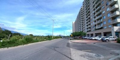 ¡Descubre la vida en Santa Fe de Varsovia! Te presentamos la última oportunidad de adquirir tu nuevo hogar: un moderno apartamento en venta listo para estrenar.

Con una ubicación privilegiada, estarás a pocos minutos de la Clínica Nuestra, el Colegio Champagnat y una variedad de comercios y restaurantes. Este apartamento, con una distribución de 100 metros cuadrados, ofrece un diseño funcional y moderno.

Posee tres habitaciones con closet, la principal es espaciosa y cuenta con balcón.

Además, el conjunto residencial cuenta con zonas comunes: Salón social, piscina, juego infantil, vigilancia las 24 horas.

Características del apartamento:

100m²,
Sala-comedor,
Cocina integral,
Dos baños,
Tres habitaciones con closet,
Dos balcones con vista privilegiada,
Parqueadero cubierto.


Administración: $315.000,
Depósito adicional: $7.000.000.
¡Tu nuevo hogar es en Santa Fe de Varsovia!.