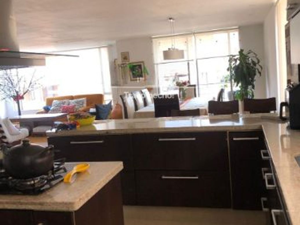 Apartamento de 3 alcobas en venta en Santa Barbara Occidental, Bogotá, 205 m² · foto 2 de 8