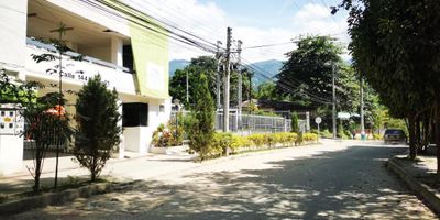 Apartamento en arriendo venta, ubicado en el Sector del Salado, Por el Sector encontramos: la Plaza del Salado, Ferreterías, Droguerías, Restaurantes, Supermercados, Centros Recreacionales, Cómodas Vías de Acceso. El Inmueble Se Encuentra Distribuido así: Sala comedor, Tres Habitaciones con Closet, La Principal con Baño, Baño Social, Cocina Integral, Zona de Ropas, Parqueadero Descubierto. El Conjunto Cuenta con: Piscina, Salón social. El valor de la administración es $162.500.