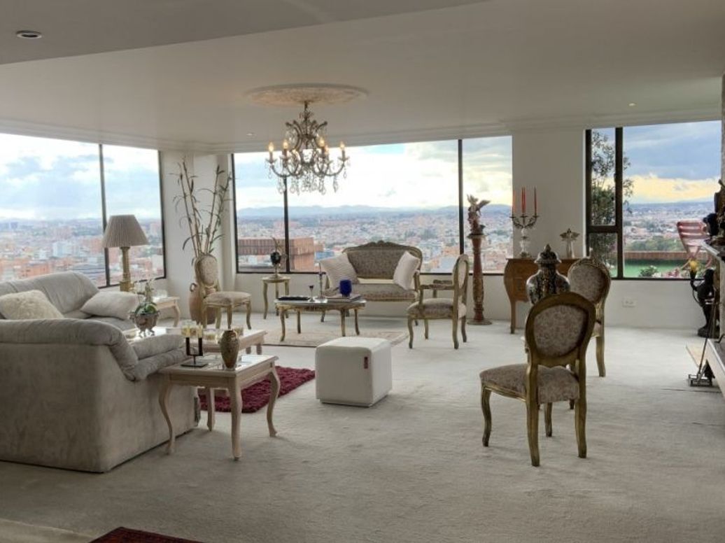 Apartamento de 4 alcobas en venta en El Refugio, Bogotá, 275 m² · foto 2 de 20