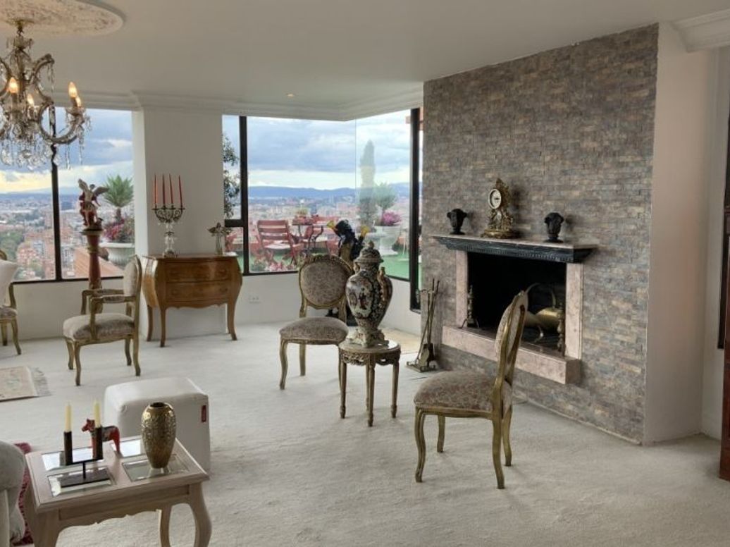 Apartamento de 4 alcobas en venta en El Refugio, Bogotá, 275 m² · foto 3 de 20