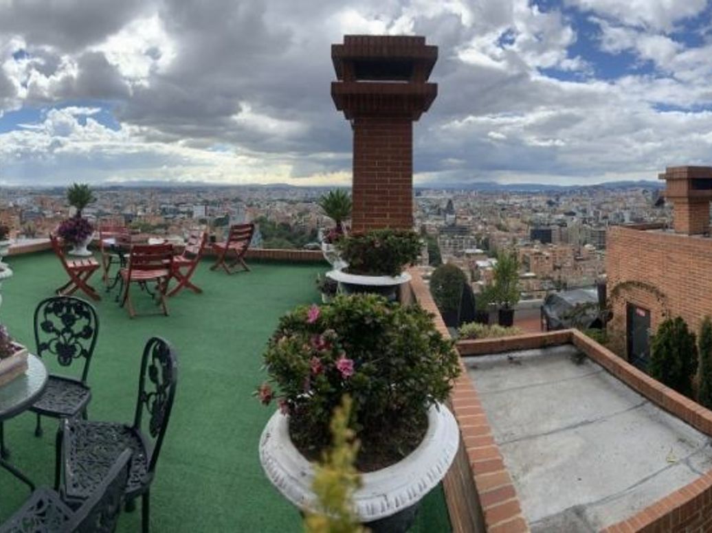 Apartamento de 4 alcobas en venta en El Refugio, Bogotá, 275 m² · foto 4 de 20