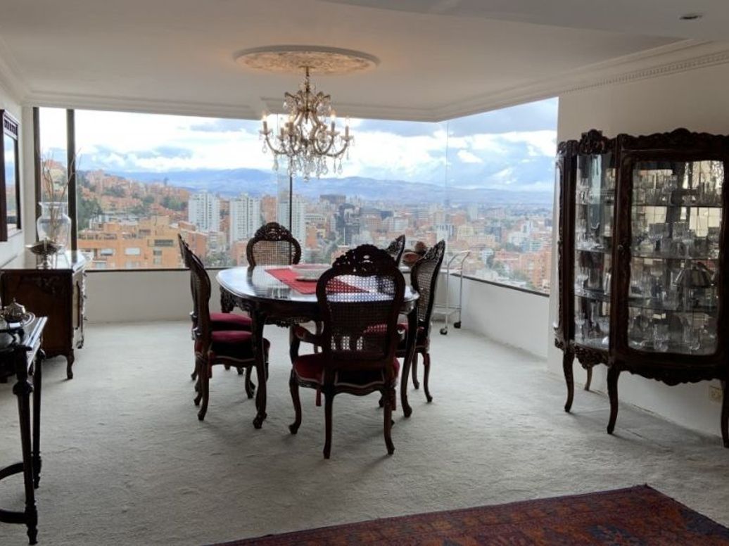 Apartamento de 4 alcobas en venta en El Refugio, Bogotá, 275 m² · foto 5 de 20