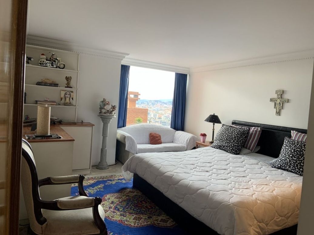 Apartamento de 4 alcobas en venta en El Refugio, Bogotá, 275 m² · foto 9 de 20