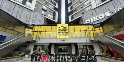 Local #24, con un área de 31,67m2, ubicado en el exclusivo Centro Comercial INFINITUM. Cuenta con baterías de baños, parqueadero público y zona de coworking, brindando comodidad tanto a usted como a sus clientes. El Centro Comercial INFINITUM goza de una ubicación estratégica en el corazón de Chapinero, entre las estaciones de Transmilenio de las calles 57 y 63, y cerca de la futura estación #15 del metro. Esta ubicación privilegiada, con excelentes vías de acceso, garantiza una gran afluencia de público proveniente de zonas comerciales, universitarias, residenciales y de oficinas. El centro comercial alberga una variada oferta de marcas reconocidas, como OXXO, VANTI, Oikos Storage Minibodegas, Cajeros Davivienda, Servibanca, Liquor Store, Veterinarias y tiendas de mascotas, Joyerías y artesanías, Café, entre otras, lo que atrae a una amplia gama de clientes. Cod: 1653